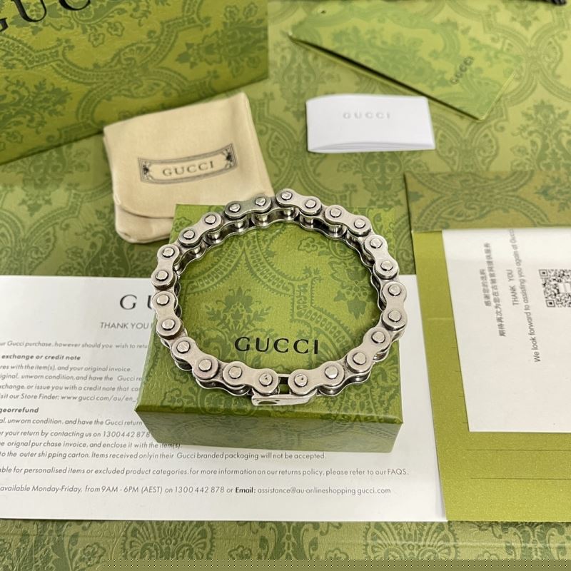 G*u*i bracelets
